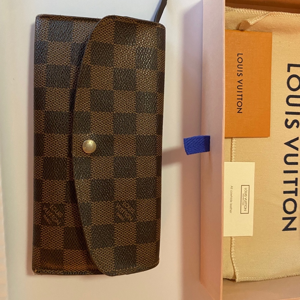 AUTHENTIC Louis Vuitton wallet